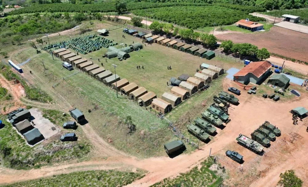 Operação Furnas reúne 2 mil militares, blindados, robôs e drones no “Mar de Minas” 
